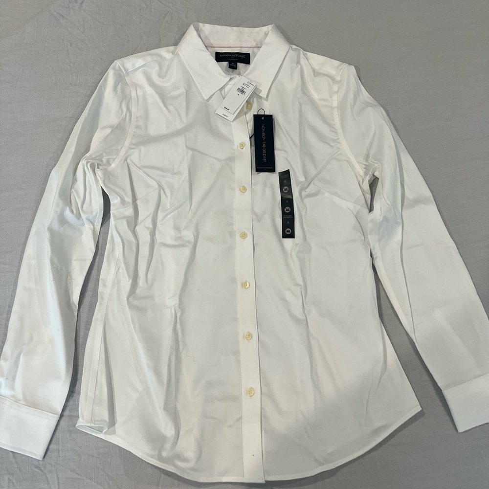 Banana Republic tailored white button down. NWT! never worn. Size 8